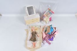 A QUANTITY OF UNBOXED ASSORTED PEDIGREE SINDY DOLL, CLOTHING AND ACCESSORIES, New Look Sindy from