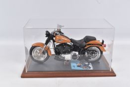 A ZY TOYS 1/6 SCALE MODEL OF A HARLEY DAVIDSON FATBOY MOTORCYCLE, of plastic and metal construction,