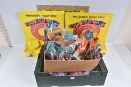 A COLLECTION OF WARNER BROS LOONEY TUNES RELATED COLLECTABLES, to include two McDonalds displays,