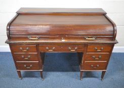 AN EARLY 20TH CENTURY MAHOGANY TAMBOUR FRONT DESK, the tambour door enclosing a fitted interior,