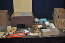 A VINTAGE WOODEN BOX CONTAINING ENGINEERING TOOLS AND TEST EQUIPMENT including micrometers, dial