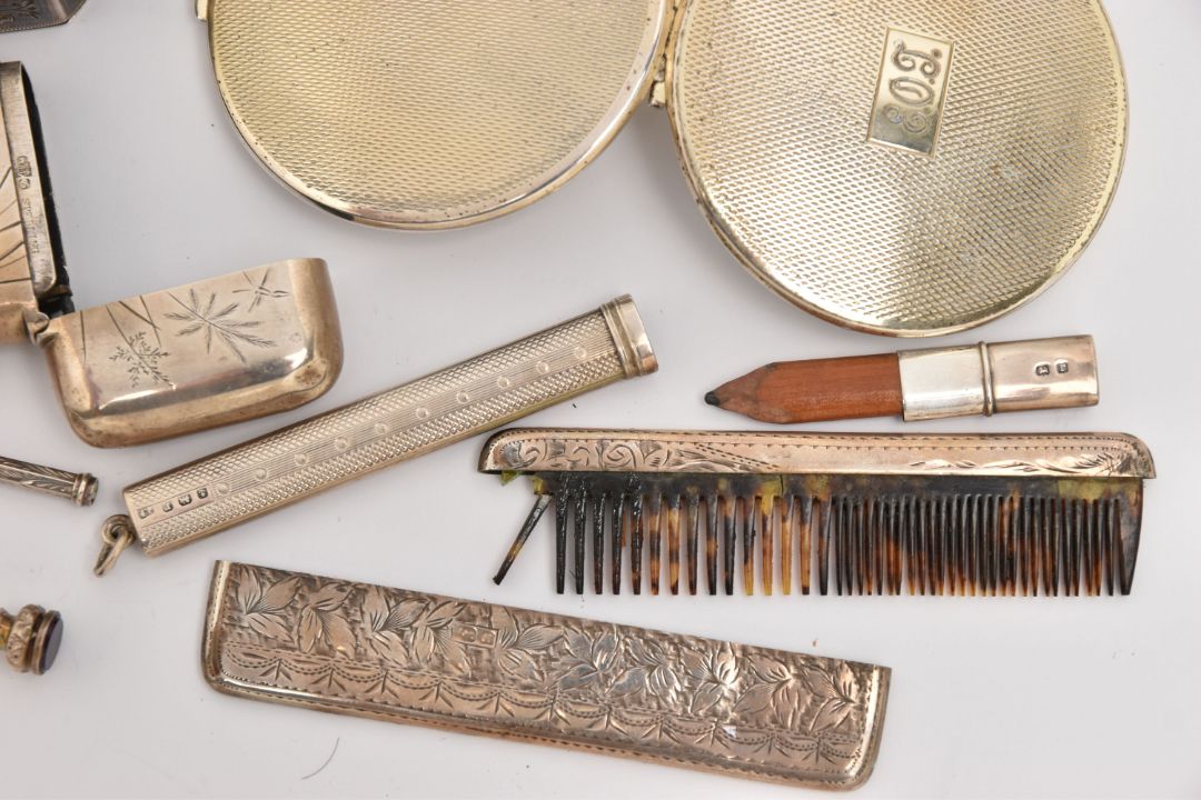 SEVEN ITEMS OF SILVER/WHITE METAL ITEMS, to include a silver circular form compact, with engine - Image 7 of 7
