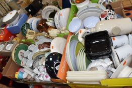 FIVE BOXES AND LOOSE ASSORTED CERAMICS to include a Mason's 'Christmas Village' plate, four Spode '