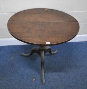 A GEORGIAN OAK TILT TOP TRIPOD TABLE, diameter 80cm x height 69cm, condition report: historical