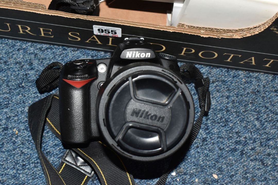 TWO BOXES AND LOOSE CAMERA AND PICTURE EQUIPMENT, to include a boxed Leica Pradovit P 150 TYP 627-18 - Image 6 of 7