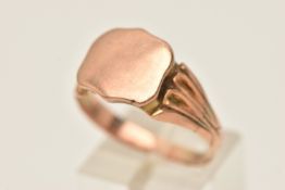 AN AF ROSE METAL SIGNET RING, polished shield shape, textured shoulders and a polished band,