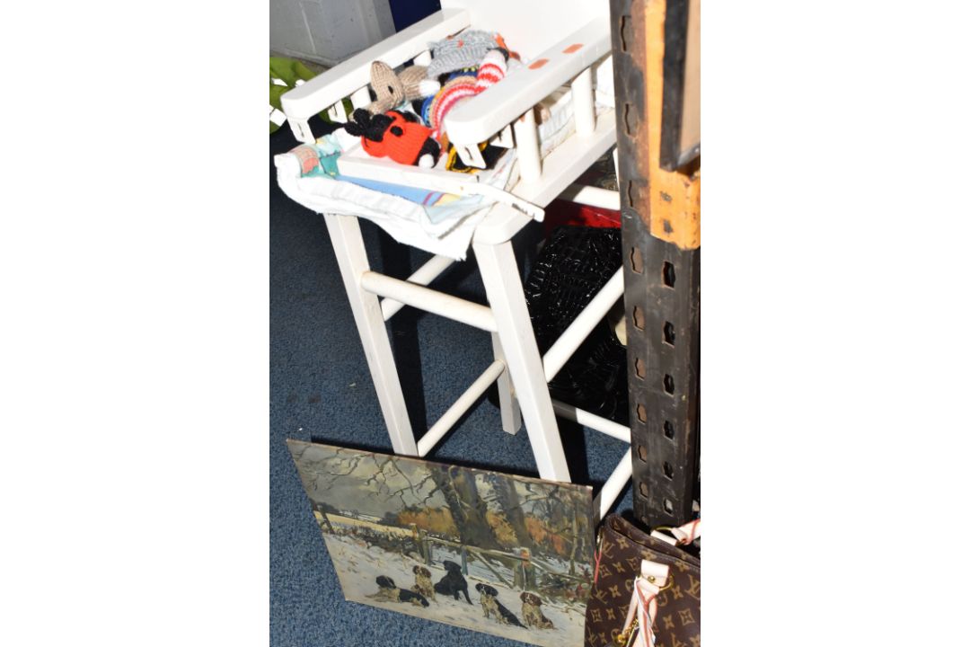 ONE BOX AND LOOSE MISCELLANEOUS ITEMS to include a large chessboard with Chinese resin style - Image 7 of 7