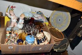 TWO BOXES AND LOOSE MISCELLANEOUS ITEMS to include a group of vintage tennis rackets, a quantity