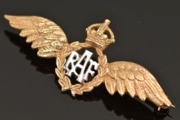 A 9CT GOLD 'RAF' SWEETHEART BROOCH, designed as a central white gold 'RAF' motif with a yellow