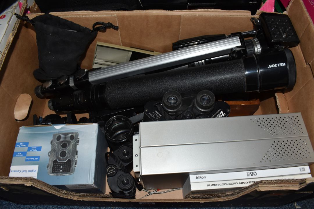 TWO BOXES AND LOOSE CAMERA AND PICTURE EQUIPMENT, to include a boxed Leica Pradovit P 150 TYP 627-18 - Image 2 of 7