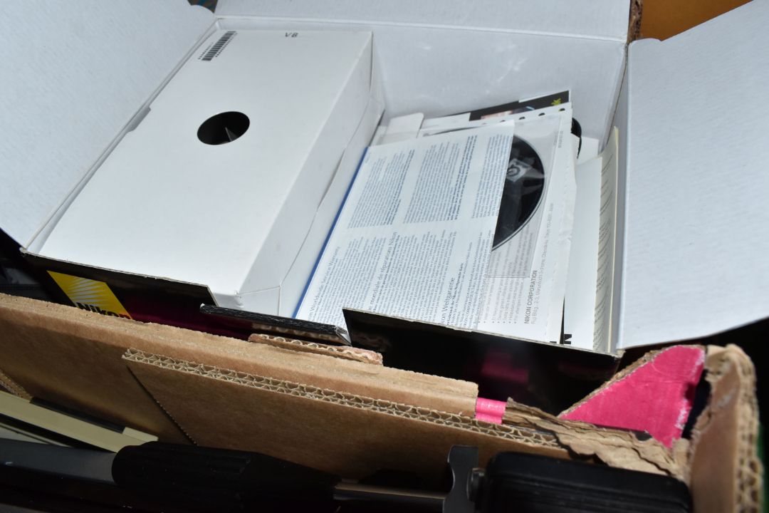 TWO BOXES AND LOOSE CAMERA AND PICTURE EQUIPMENT, to include a boxed Leica Pradovit P 150 TYP 627-18 - Image 7 of 7