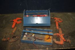 A METAL TOOLBOX CONTAINING FOUR CARVER CLAMPS three T186/150mm and an older T186/165 (5)