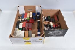 A COLLECTION OF UNBOXED AND ASSORTED MAINLY MODERN DIECAST VEHICLES, majority are Matchbox Models of