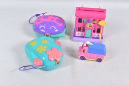 A QUANTITY OF MATTEL POLLY POCKET ITEMS, Cactus Cowgirl Ranch Compact, No.GKJ46, with both horses