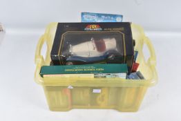 A SELECTION OF BOXED MODEL DIECAST VEHICLES, to include a 1:18 Bburago Alfa Romeo 2300 Spider