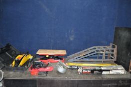 A COLLECTION OF AUTOMOTIVE TOOLS including a Halfords trolley jack, a Con Stands motorcycle jack,