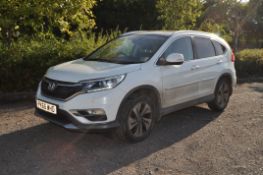 A 2016 HONDA CR-V EX I-VTEC 5 DOOR SUV in white with 1997cc petrol engine, 6 speed manual gearbox,