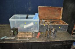 A WOODEN TOOLBOX AND A TRAY CONTAINING TOOLS including a Woden W78 rebate plane, two block planes,