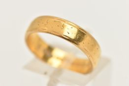A 22CT GOLD TEXTURED BAND RING, worn pattern, approximate band width 5.0mm, hallmarked 22ct