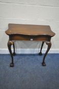 A 20TH CENTURY MAHOGANY FOLD OVER CARD TABLE, the revolving top enclosing a green baize playing