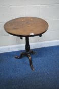 A GEORGIAN ELM TILT TOP TRIPOD TABLE, diameter 53cm x height 71cm, condition report: historical