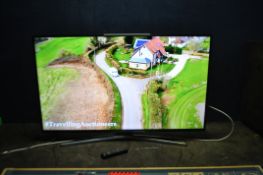 A SAMSUNG UE50MU6120UK 50in SMART TV, with remote and original packaging (PAT pass and working)