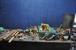 TWO TRAYS AND A BAG CONTAINING TOOLS, including Stanley No.5 plane, a No.4 plane, a shoulder