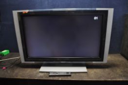 A SONY KLV W40A10E 40in ANALOGUE TV, with remote (maybe a later remote but most functions tested