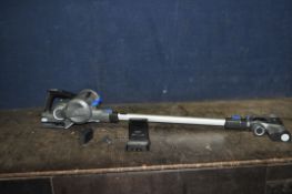 A VAX BLADE 3 CORDLESS VACUUM CLEANER with one battery and charger (PAT pass and working)