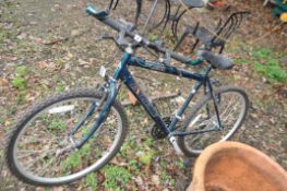 AN EMMELLE PUMA MOUNTAIN BIKE with 15 speed Shimano gears and 21in frame. Condition report: tyres