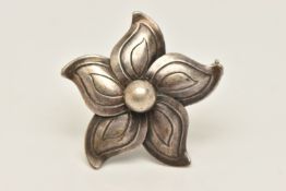 A DANISH WHITE METAL BROOCH, designed as a flower, approximate width 38mm, stamped Sterling,
