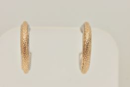 A PAIR OF BI-COLOUR HOOP EARRINGS, yellow and white metal textured small hoop earrings, fitted