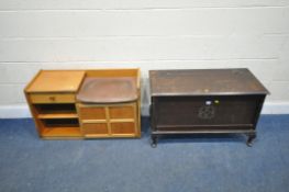 AN EARLY 20TH CENTURY OAK BLANKET CHEST, with a hinged lid, raised on cabriole legs, width 91cm x