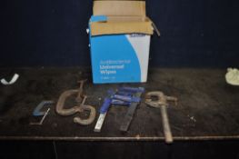 A BOX CONTAINING CLAMPS including two Record 133/25 speed clamps, a 6, a 3, a 119 and a Carver