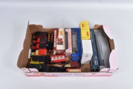 A QUANTITY OF BOXED AND UNBOXED MODERN DIECAST VEHICLES, to include boxed Herpa 1/87 scale M.A.N.