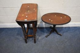 AN EARLY 20TH CENTURY OAK GATE LEG TABLE, raised on barley twist supports, width 35cm x depth 62cm x
