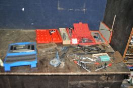 A TRAY CONTAINING ENGINEERS MARKING AND TEST EQUIPMENT including Axminister square set, a Starrett