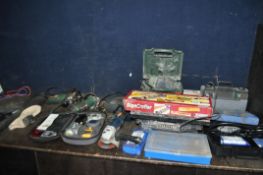 A COLLECTION OF POWER TOOLS AND ACCESSORIES including Bosch sander, router, grinder, a Dremel 3000