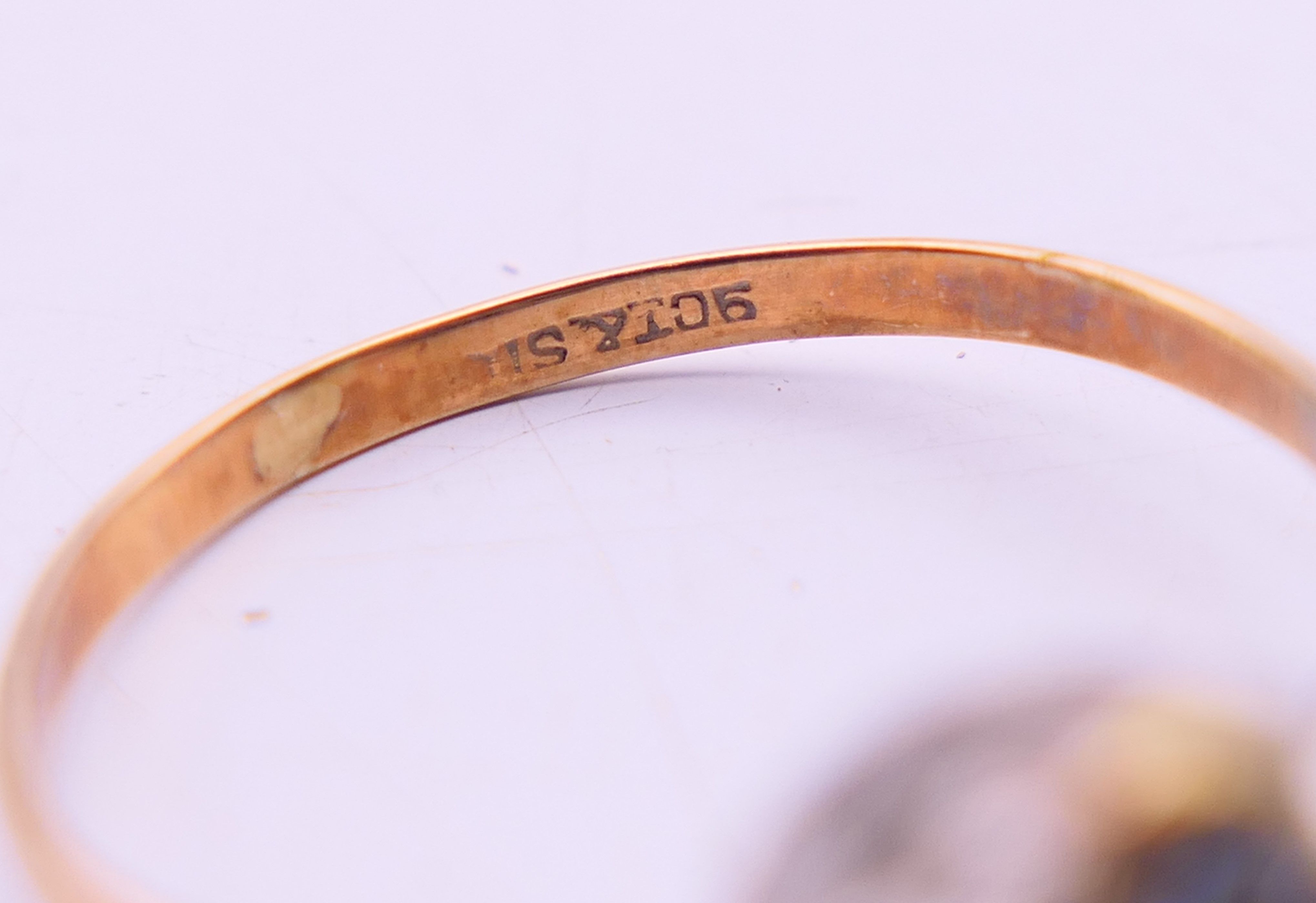 A quantity of various costume jewellery, to include a pair of 9 ct gold earrings 0. - Image 9 of 21