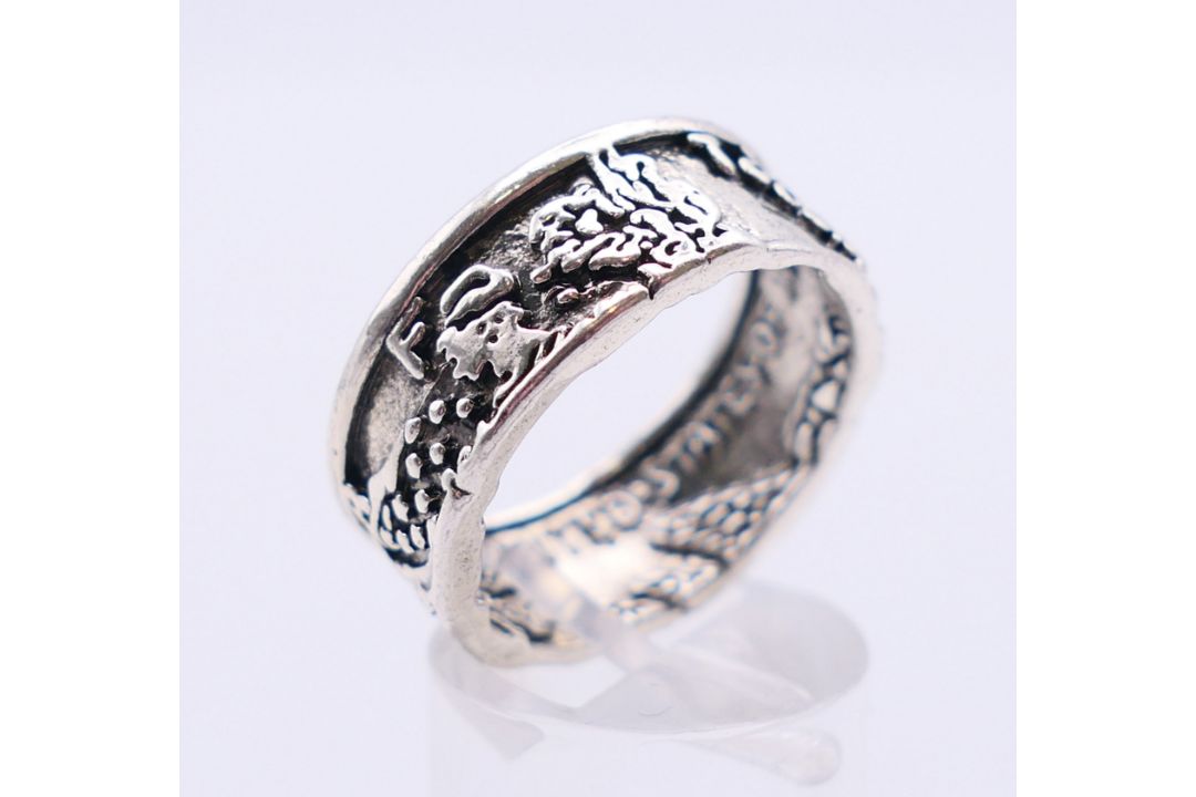 A quantity of 925 silver jewellery, to include a bangle, a multi-stone bracelet, two rings, - Image 10 of 23