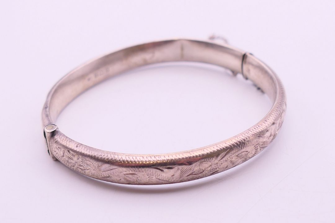 A quantity of 925 silver jewellery, to include a bangle, a multi-stone bracelet, two rings, - Image 2 of 23