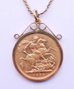 An 1895 sovereign pendant on a 9 ct gold chain. Pendant 2.3 cm diameter, chain 55 cm long. 15.