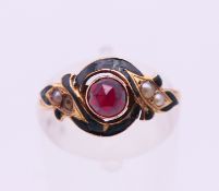 A 15 ct gold mourning ring. Ring size L.