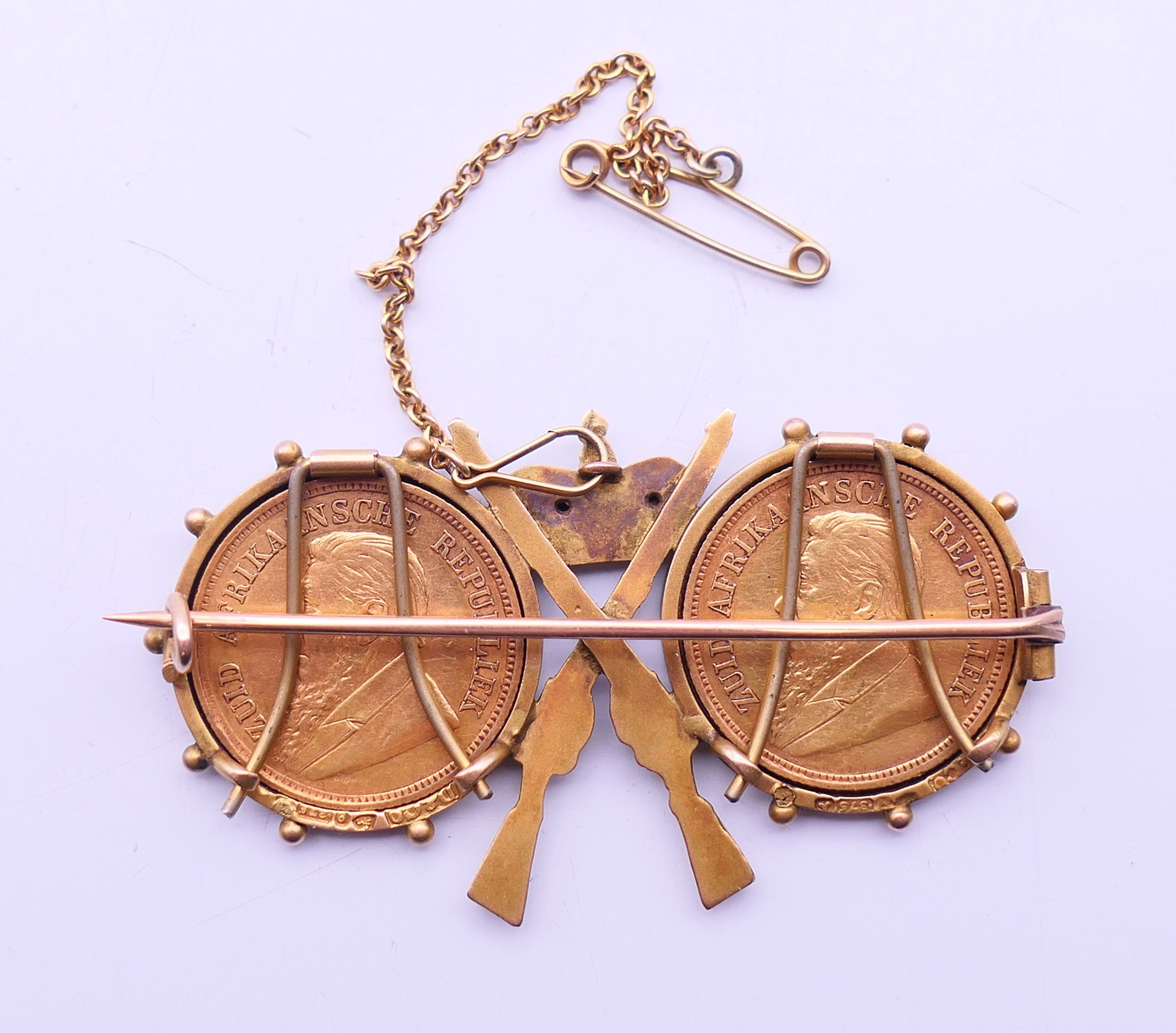 A 9 ct gold military brooch set with two 1895 South African half-pond coins. 5 cm wide x 3 cm high. - Image 3 of 6