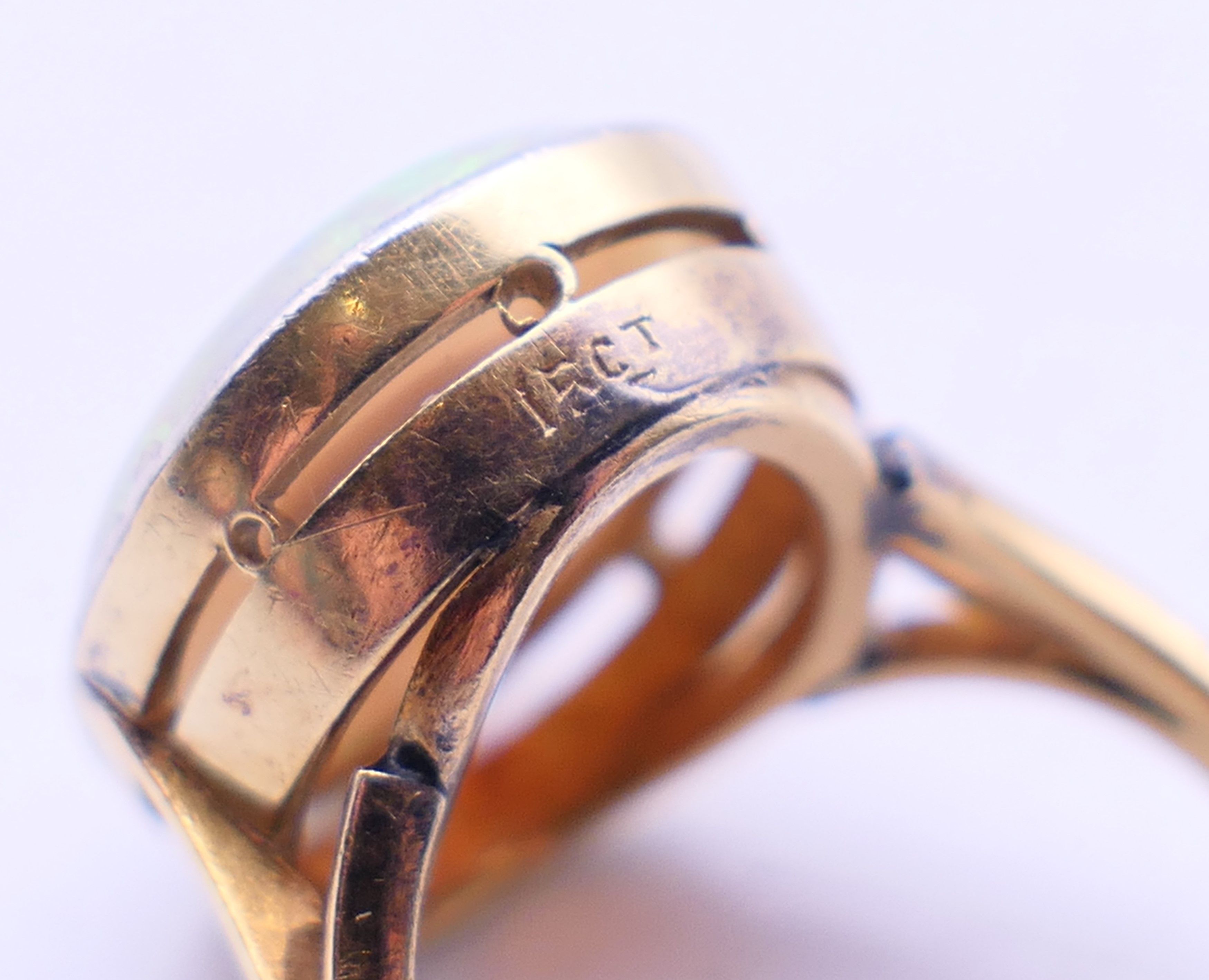A 15 ct gold and opal ring. Opal 1.8 cm high. Ring size O. - Image 5 of 6