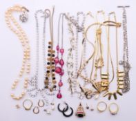 A quantity of various costume jewellery, to include a pair of 9 ct gold earrings 0.