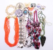 A small quantity of miscellaneous jewellery, to include a pair of silver cufflinks,