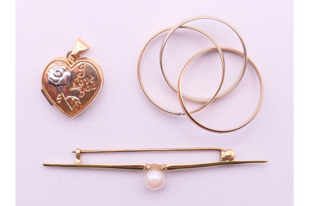 A 9 ct gold tri-coloured ring, a 9 ct gold heart shaped pendant and a 9 ct gold tie pin. Tie pin 5. - Image 1 of 13