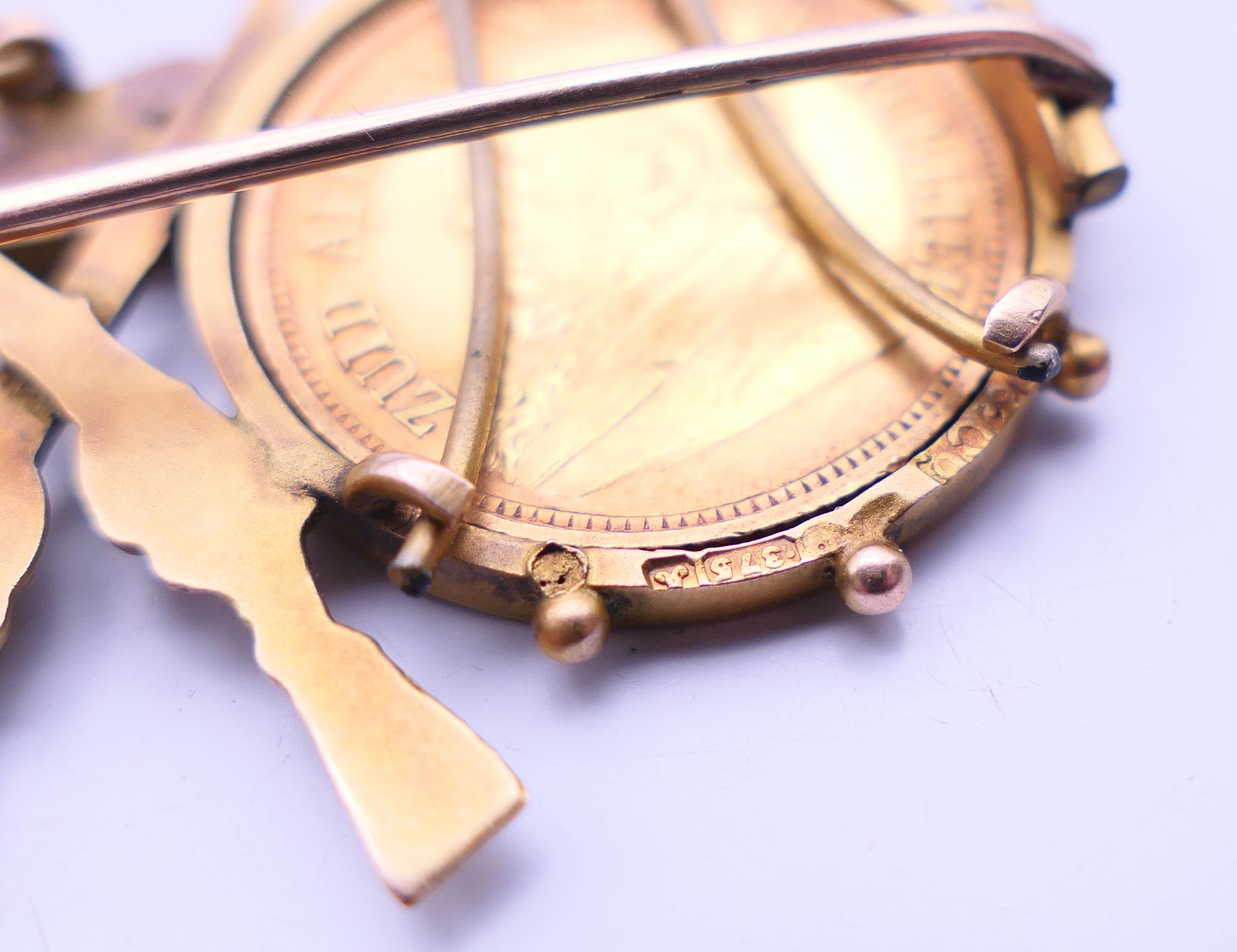 A 9 ct gold military brooch set with two 1895 South African half-pond coins. 5 cm wide x 3 cm high. - Image 5 of 6
