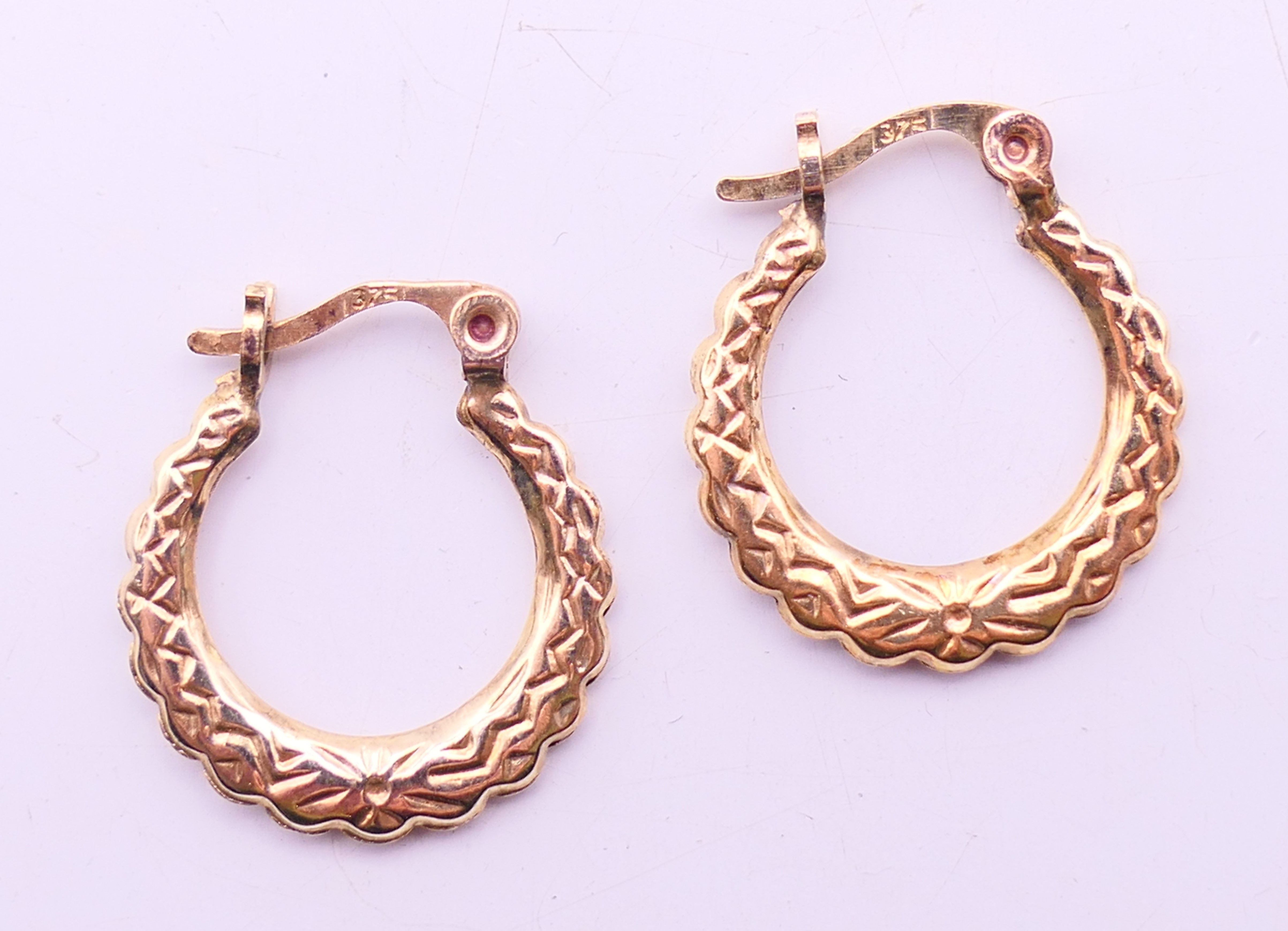 A quantity of various costume jewellery, to include a pair of 9 ct gold earrings 0. - Image 19 of 21